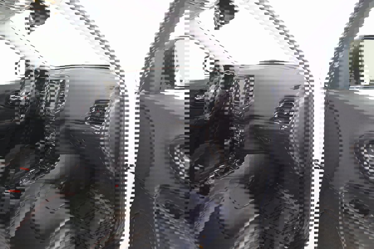 Used 2022 Jeep Cherokee Trailhawk w/ Comfort/Convenience Group image 39