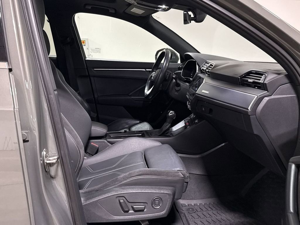 Used 2020 Audi Q3 2.0T Premium Plus w/ Premium Plus Package AWD/4WD image 23