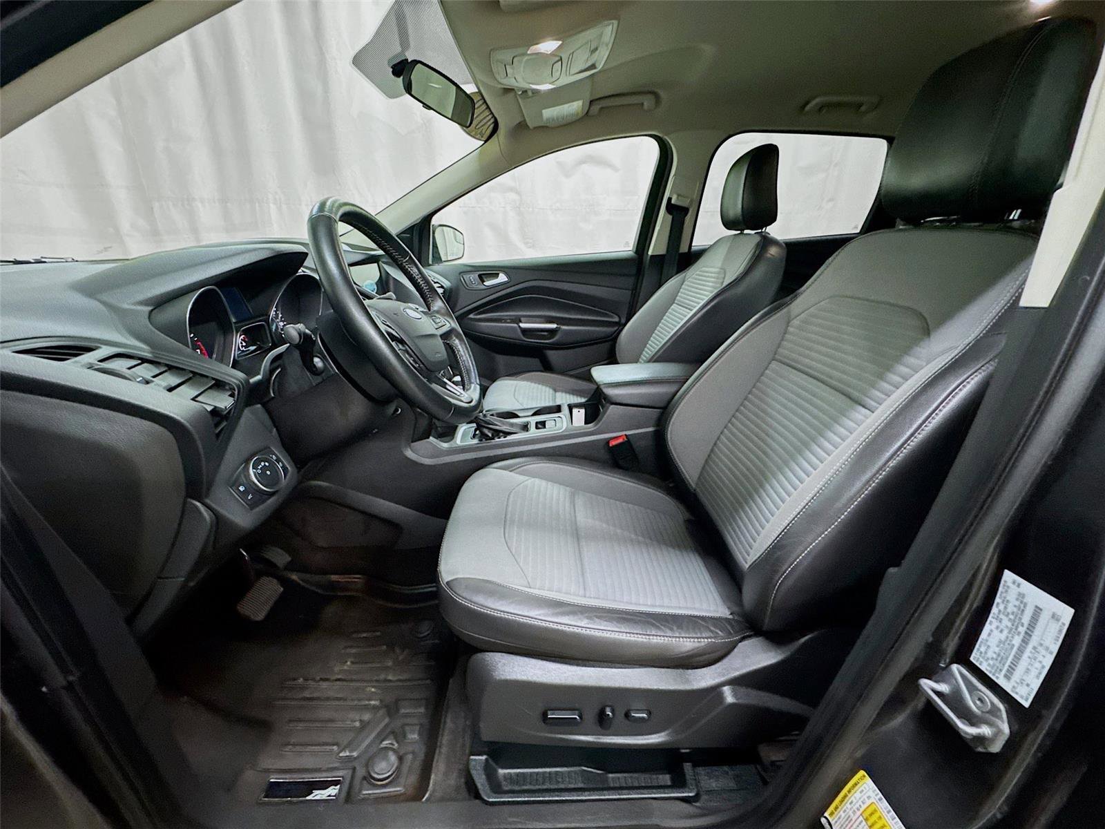 Used 2019 Ford Escape SE image 10