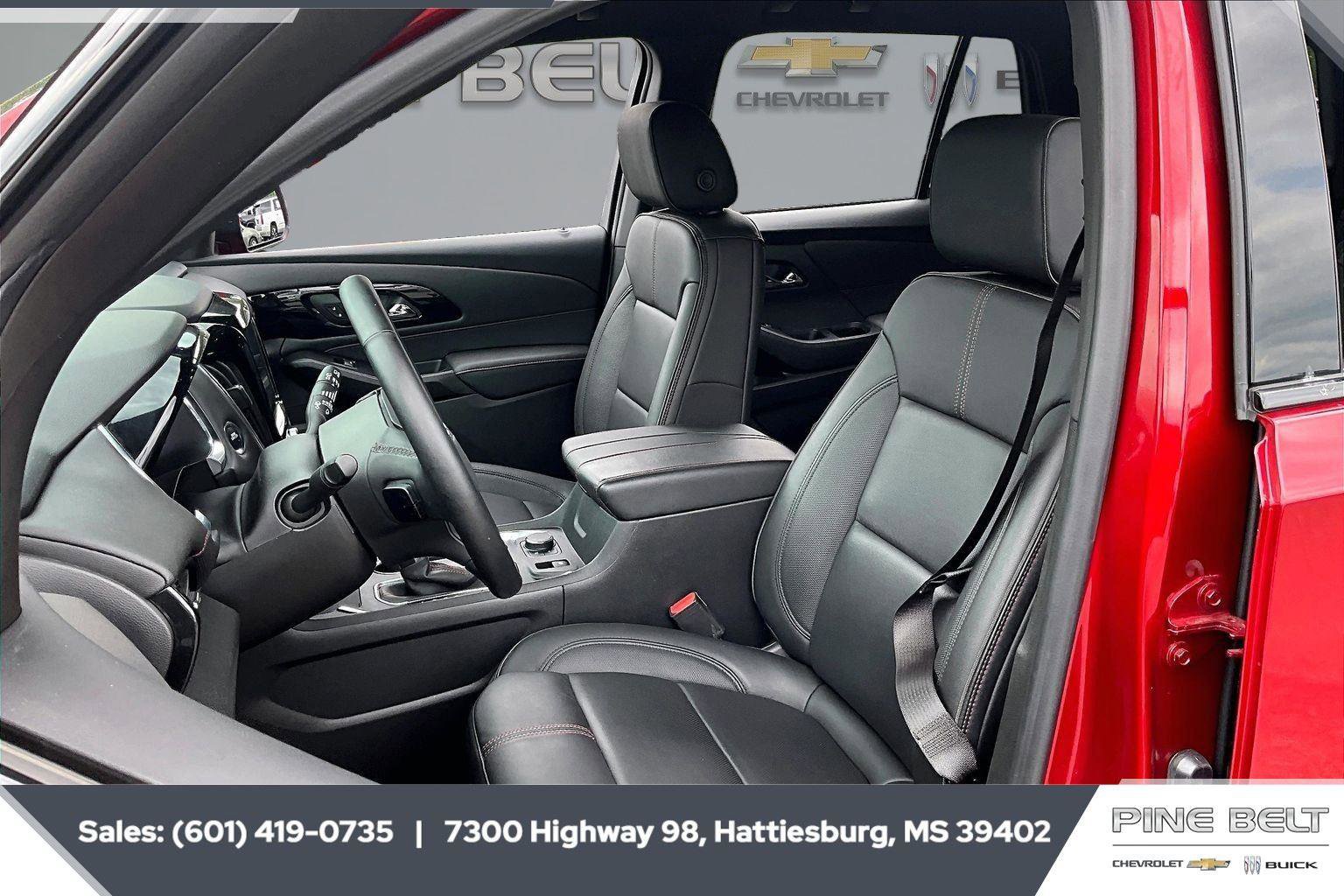 Used 2023 Chevrolet Traverse RS FWD image 18