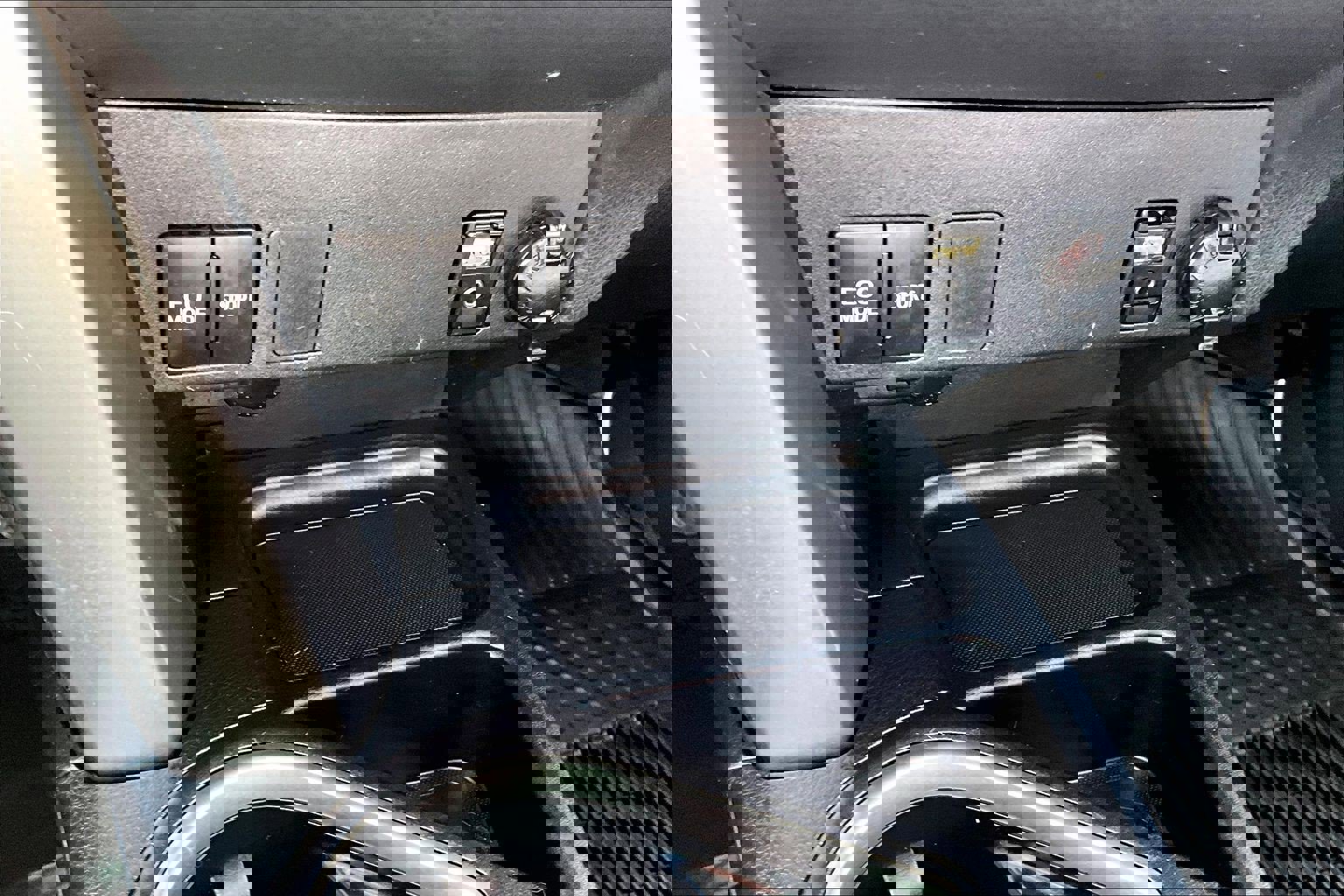 Used 2016 Toyota RAV4 LE image 30