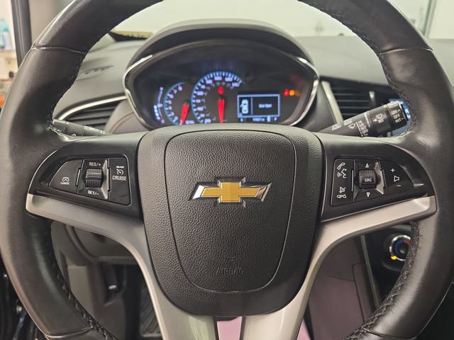 Used 2018 Chevrolet Trax LT w/ LT Convenience Package FWD image 29