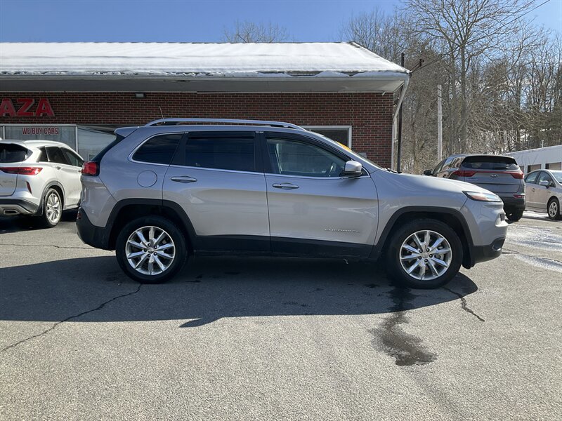 Used 2016 Jeep Cherokee Limited image 4