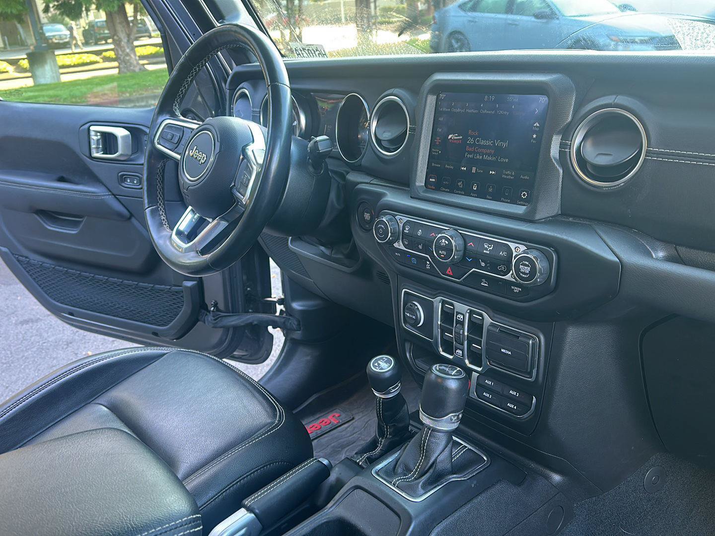Used 2022 Jeep Wrangler Unlimited Sahara w/ Cold Weather Group AWD/4WD image 12