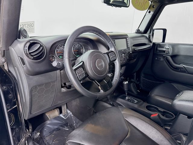 Used 2014 Jeep Wrangler Unlimited Sahara w/ Dual Top Group AWD/4WD image 9