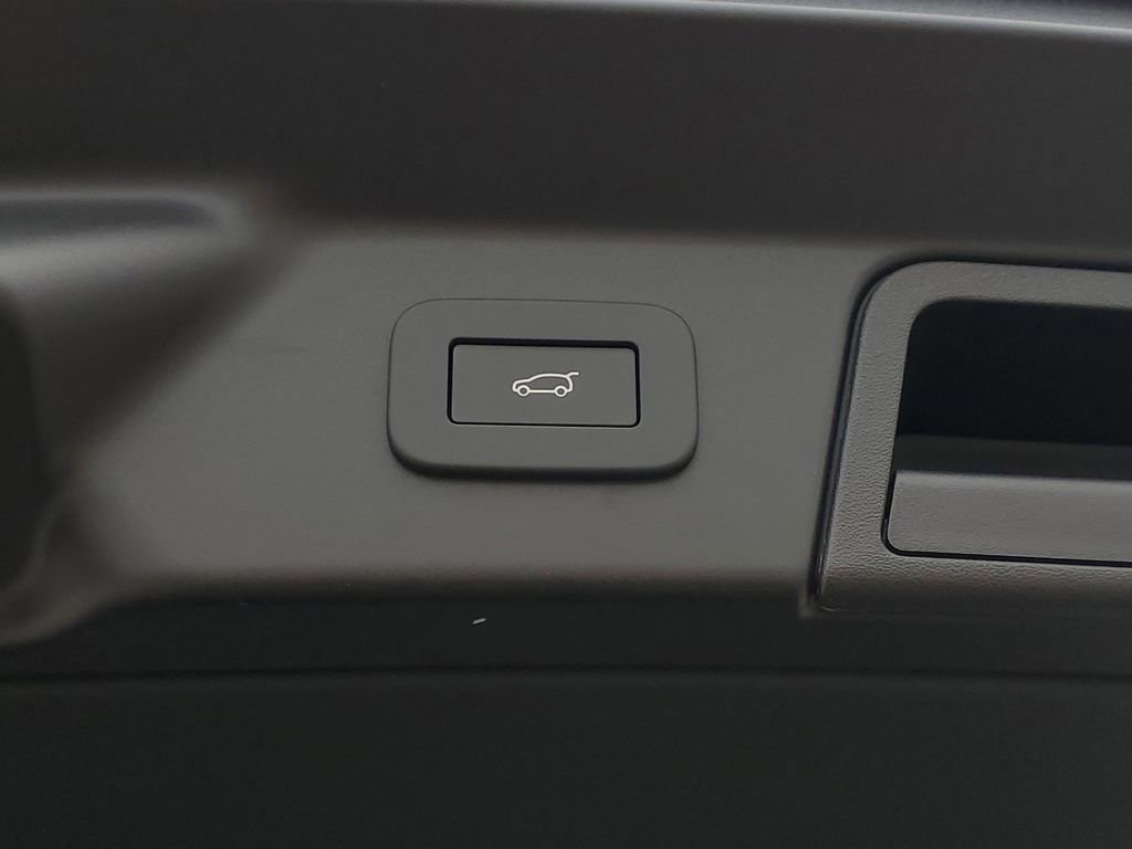 New 2026 Land Rover Range Rover Velar Dynamic SE image 8