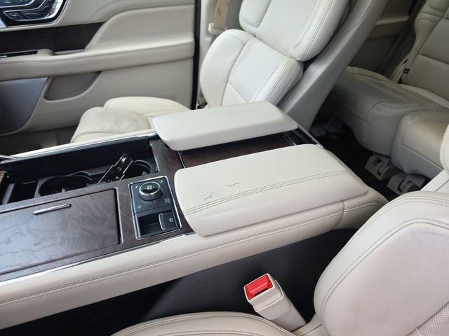 Used 2020 Lincoln Navigator Reserve w/ Luxury Package AWD/4WD image 21