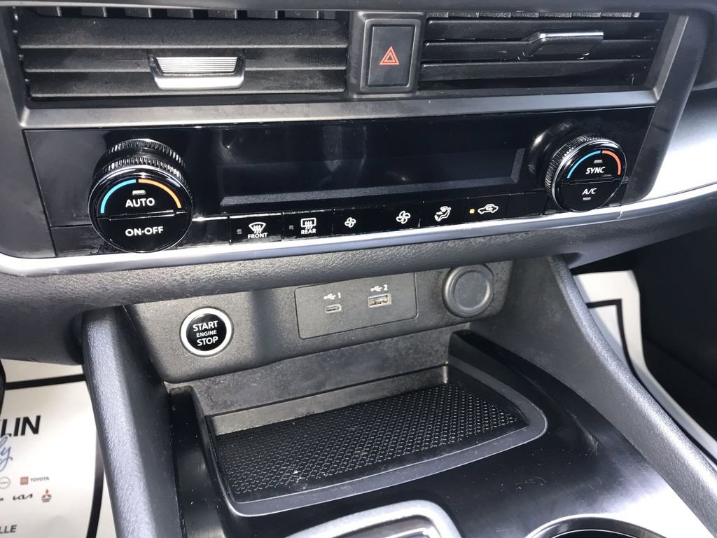 Used 2023 Nissan Rogue SV FWD image 18