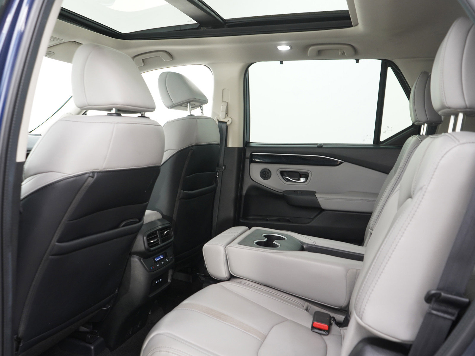 Used 2024 Honda Pilot Touring image 16