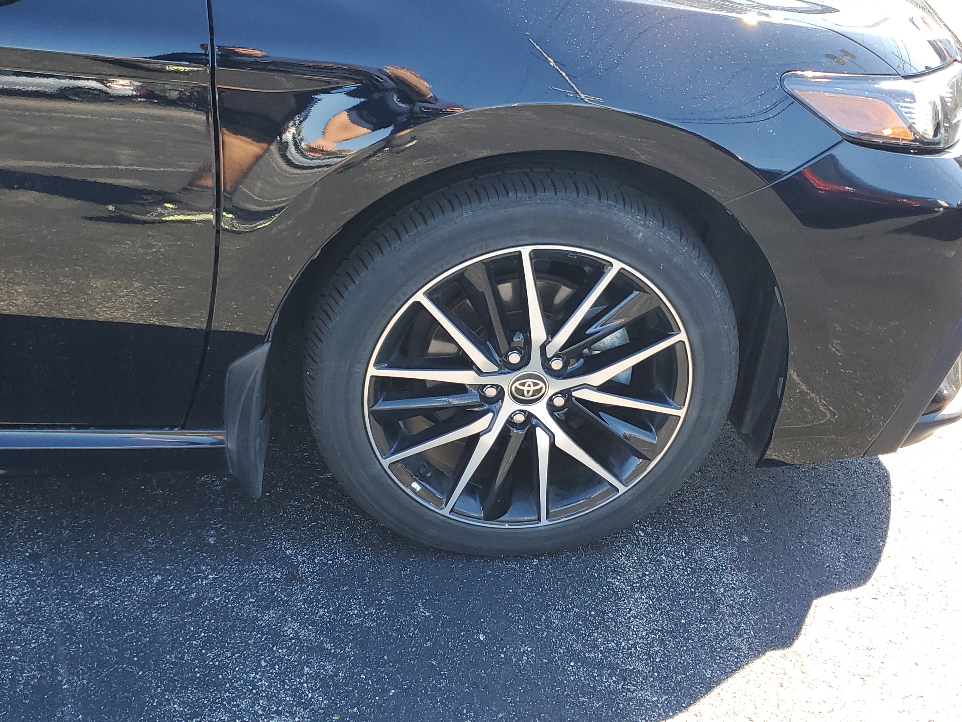 Used 2024 Toyota Camry SE w/ Cold Weather Package FWD image 5