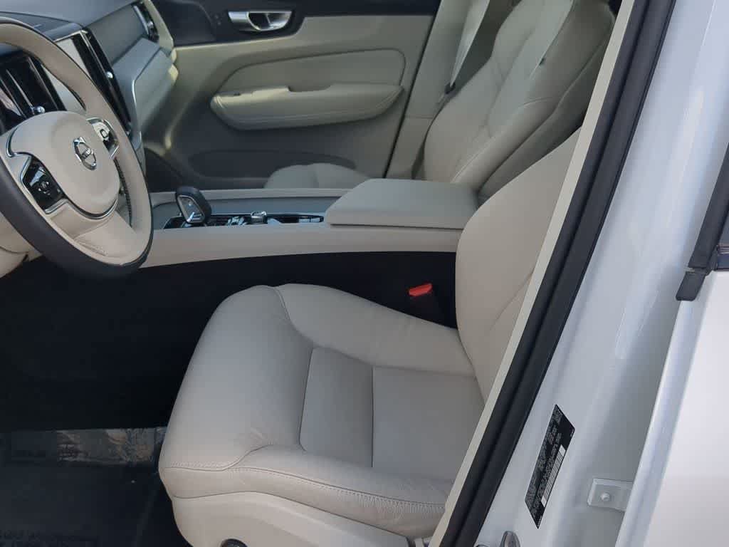 Certified 2024 Volvo XC60 B5 Plus AWD/4WD image 15