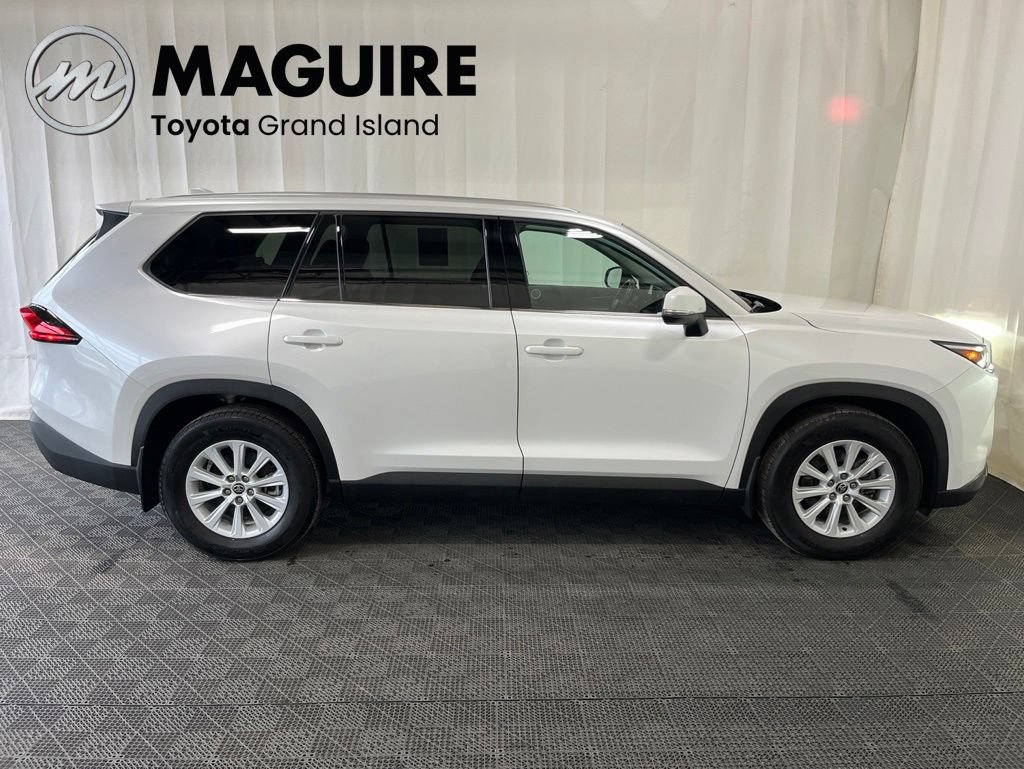 Used 2024 Toyota Grand Highlander AWD image 2