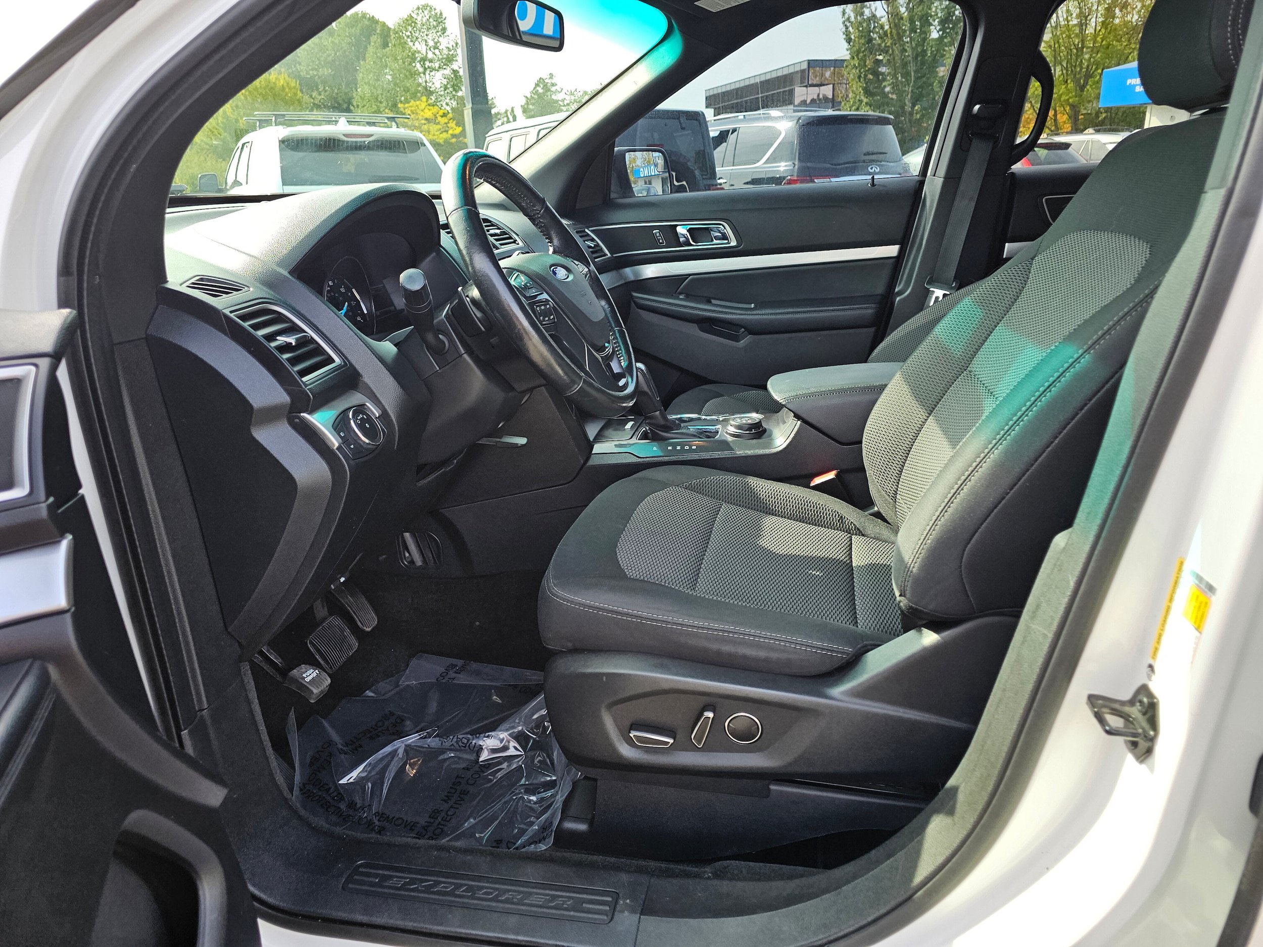Used 2016 Ford Explorer XLT w/ Equipment Group 201A AWD/4WD image 24