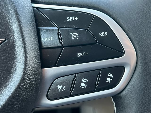 Used 2024 Chrysler Pacifica Limited w/ Uconnect Theater Family Group AWD/4WD image 26