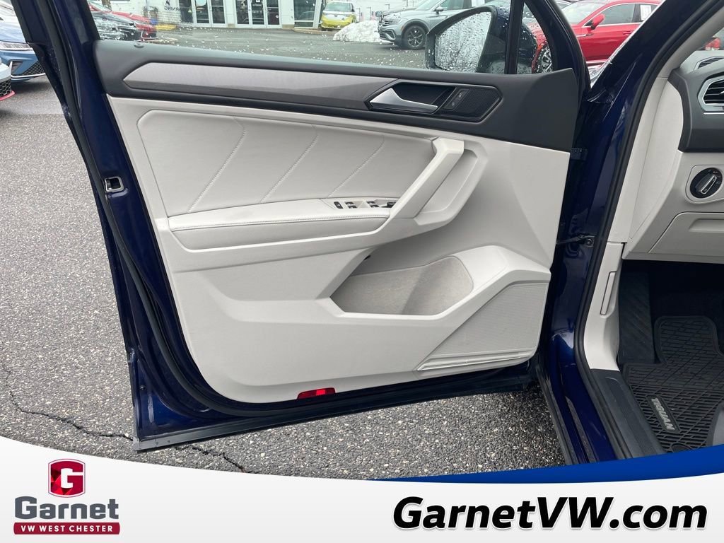 Certified 2023 Volkswagen Tiguan SE w/ Panoramic Sunroof Package image 11