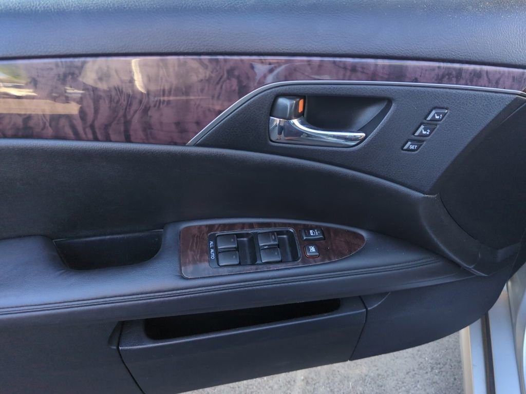 Used 2012 Toyota Avalon Limited image 8