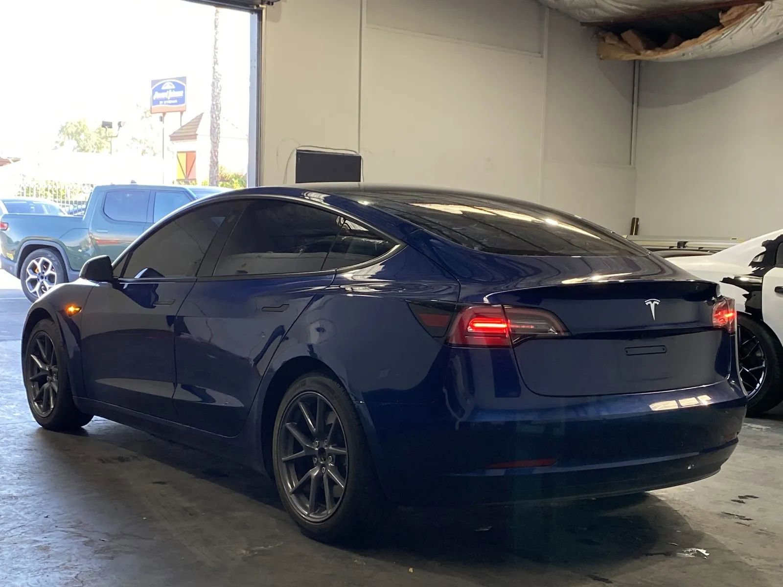Used 2021 Tesla Model 3 Standard Range Plus RWD image 2