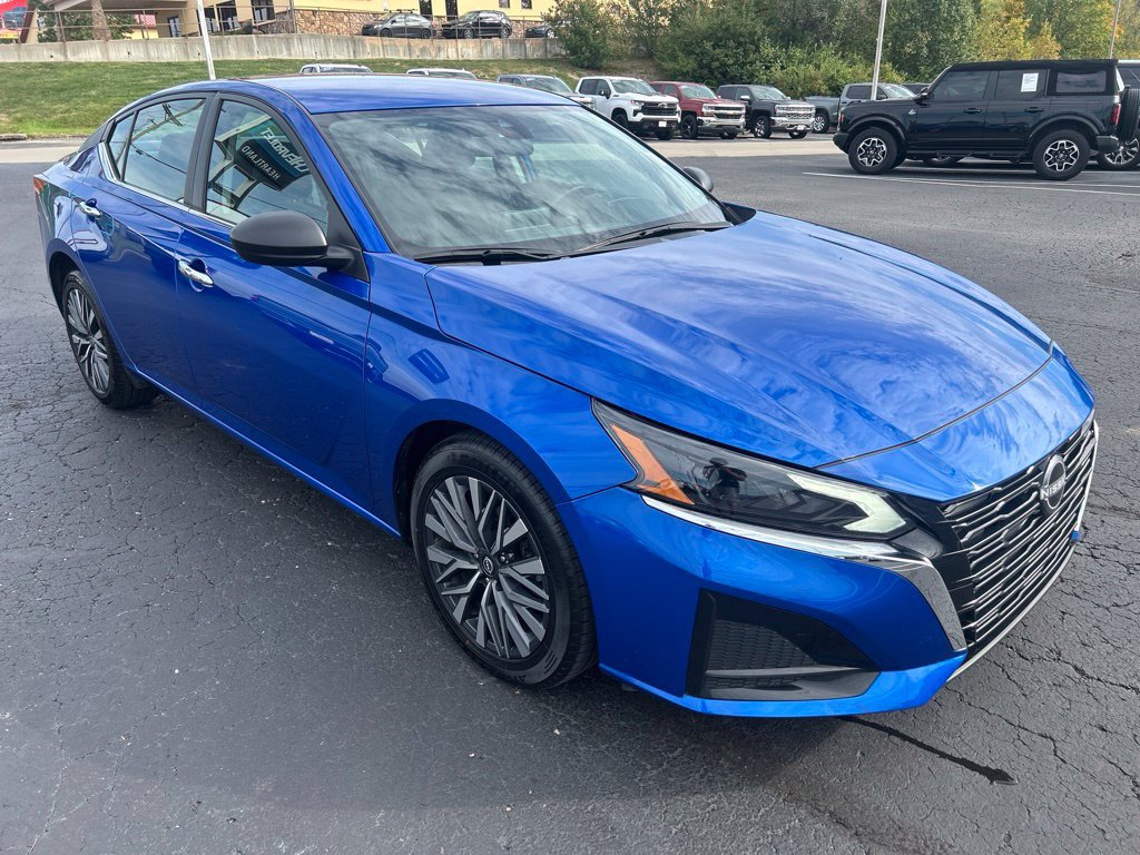 Used 2025 Nissan Altima 2.5 SV FWD image 3