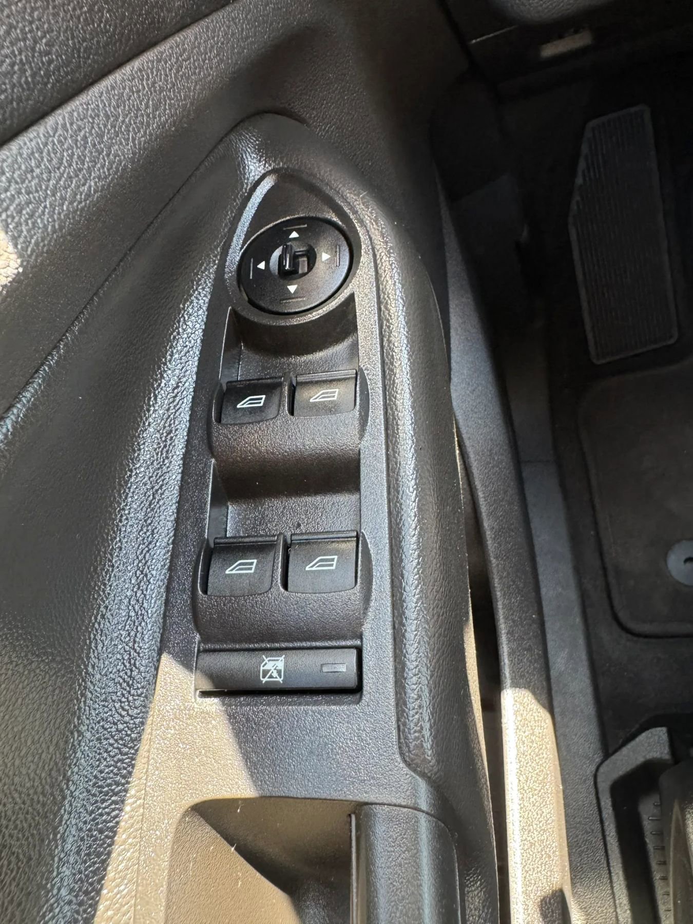 Used 2015 Ford Escape S FWD image 15