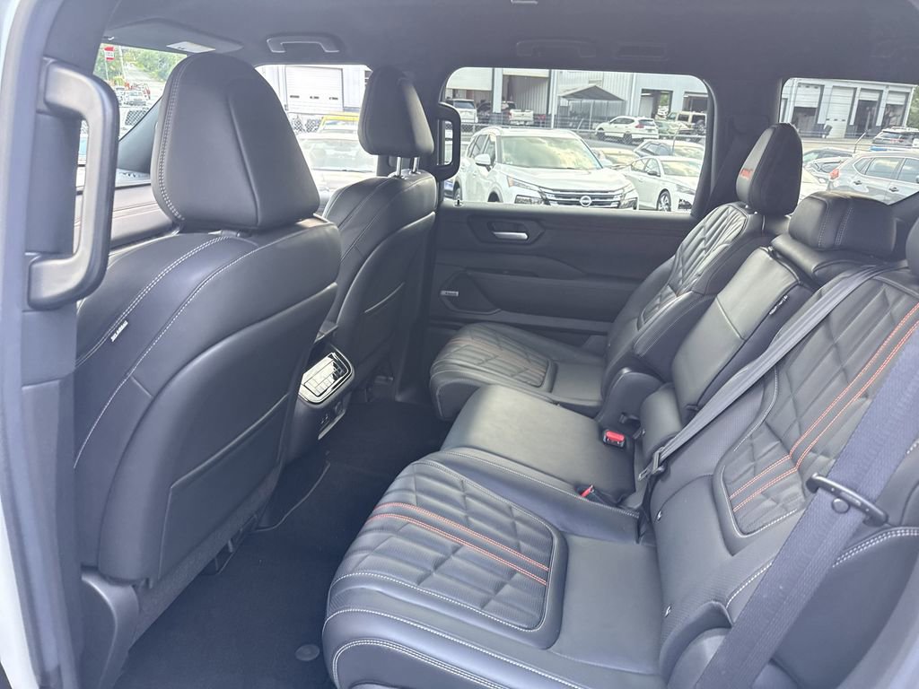 Used 2025 Nissan Armada PRO-4X image 17