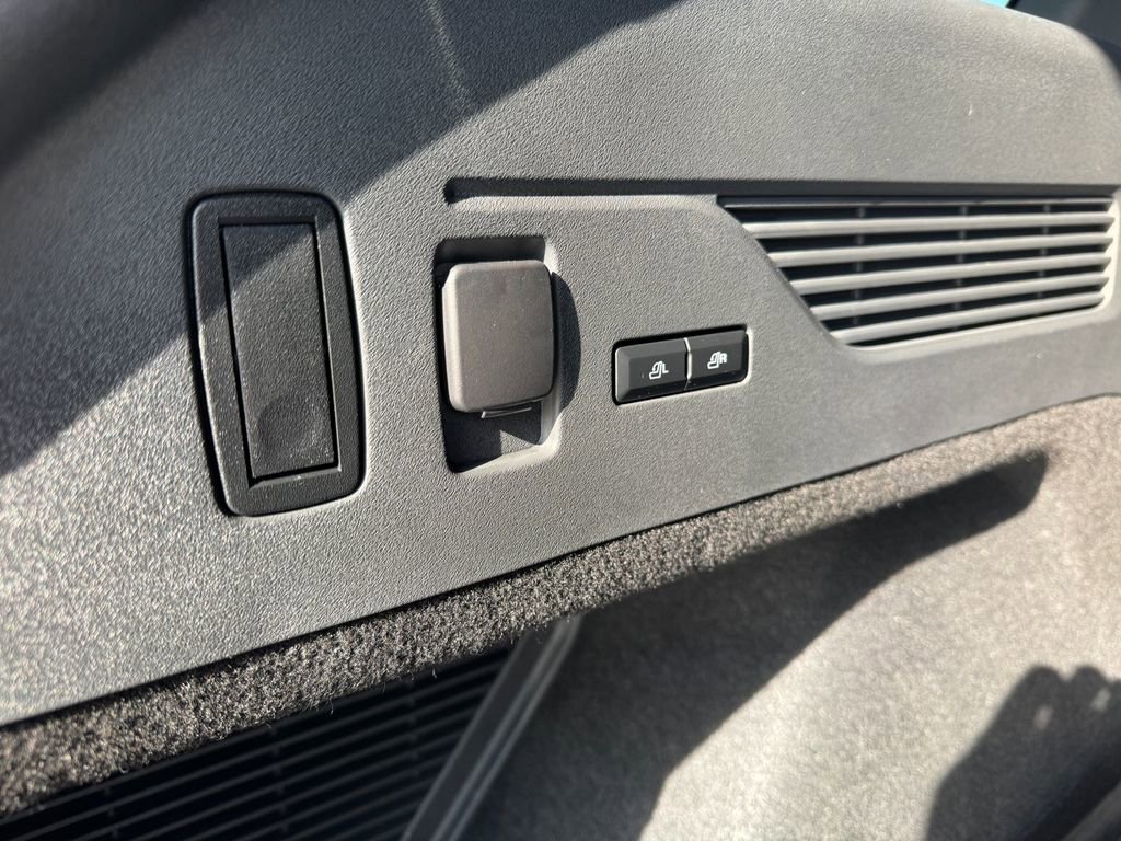 Used 2024 Lincoln Nautilus Reserve w/ Equipment Group 203A image 11