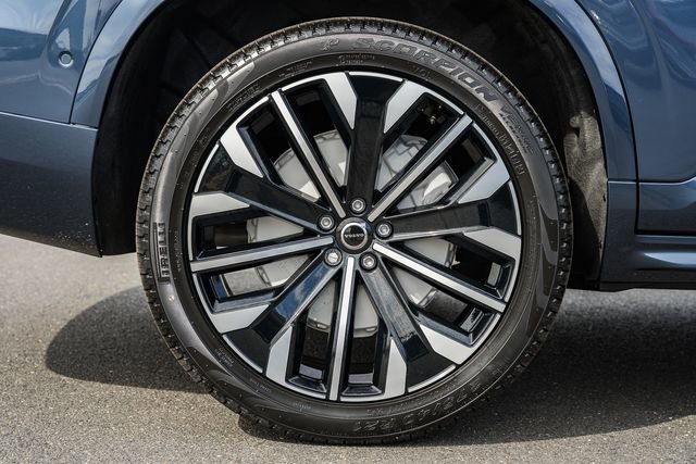 New 2026 Volvo XC90 T8 Plus w/ Protection Package Premier AWD/4WD image 18