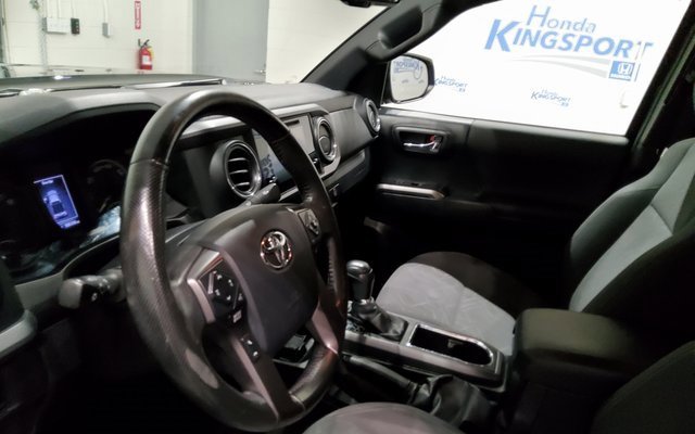 Used 2016 Toyota Tacoma TRD Off-Road image 43