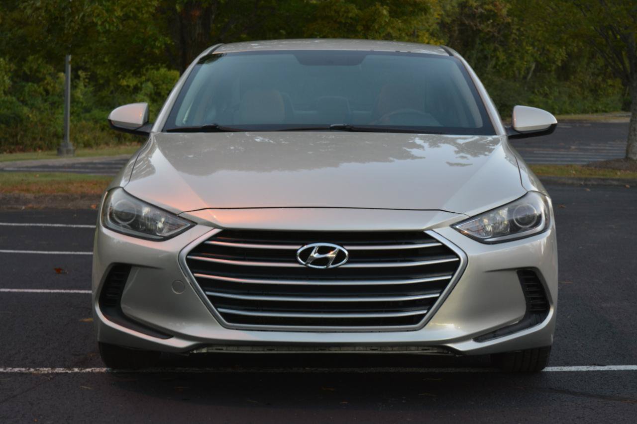Used 2017 Hyundai Elantra SE FWD image 2