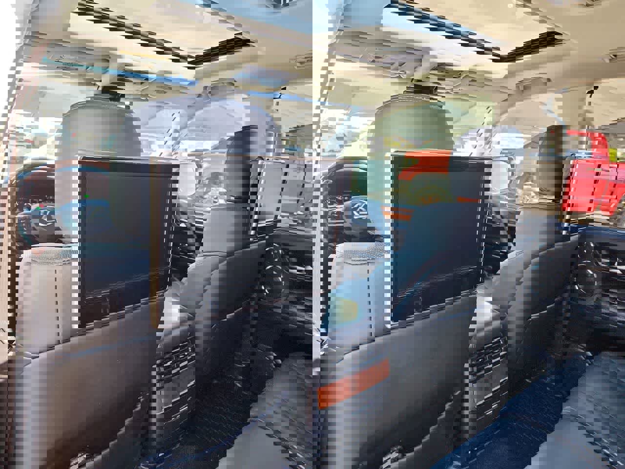 Used 2017 Lexus LX 570 4WD image 16