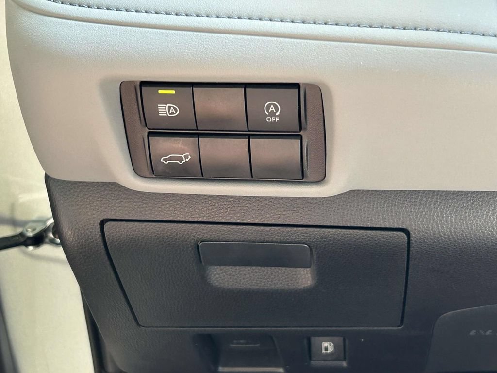 Used 2023 Toyota Highlander XLE FWD image 20