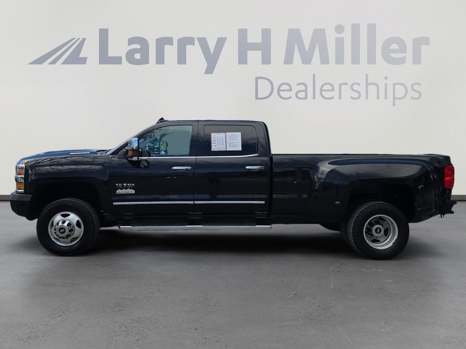 Used 2019 Chevrolet Silverado 3500 High Country w/ Duramax Plus Package image 2