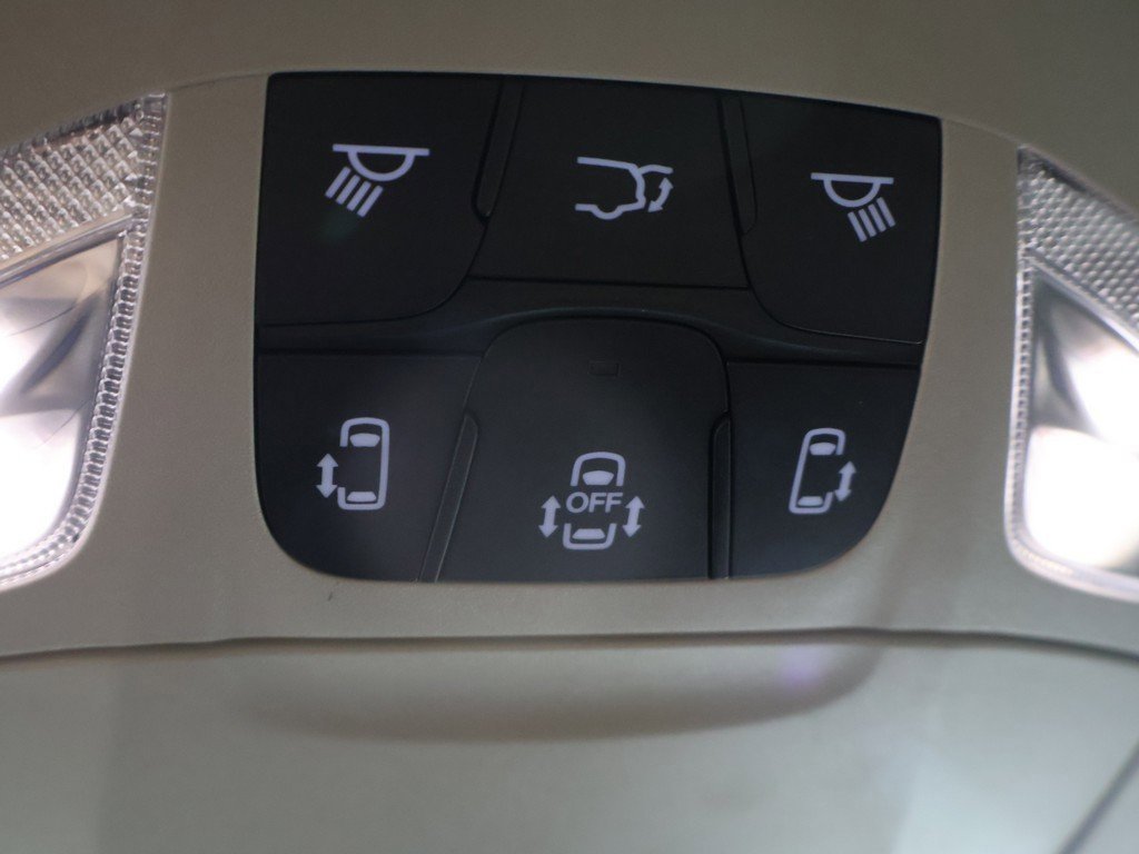 Used 2024 Chrysler Pacifica Touring-L image 49