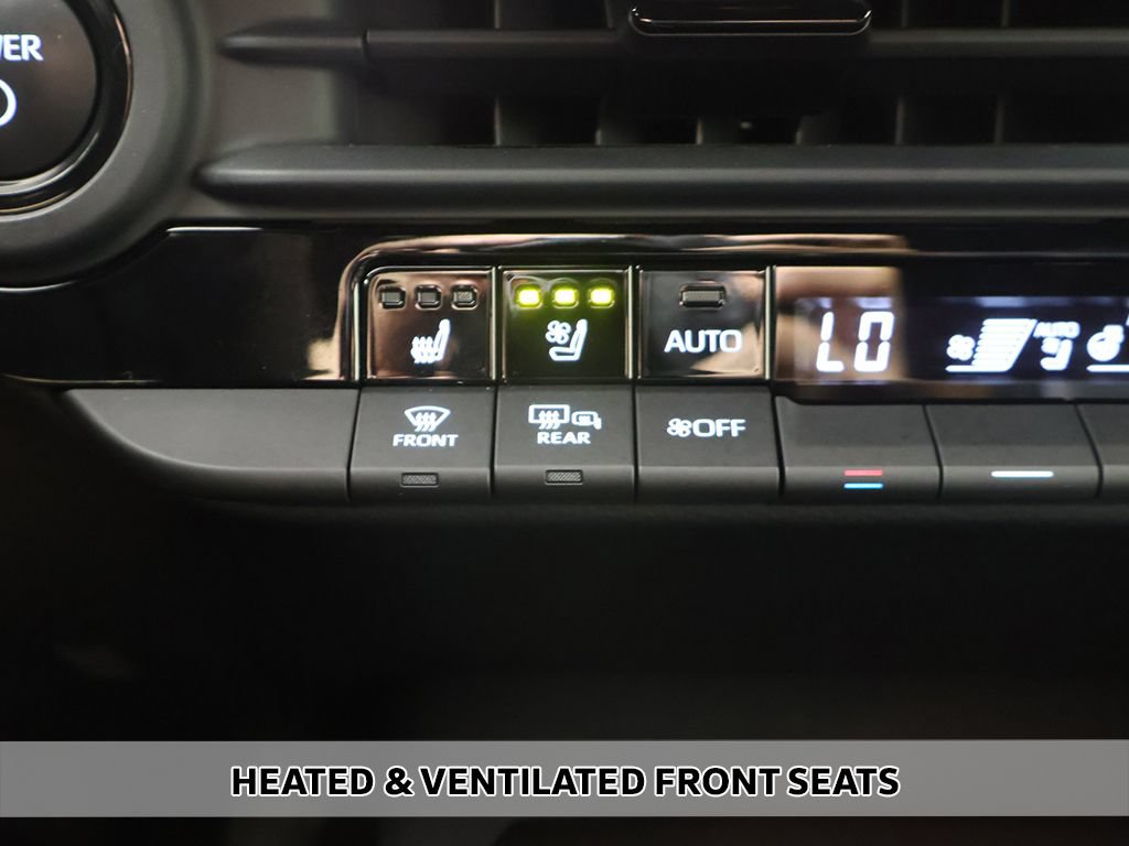 Used 2025 Toyota Crown AWD/4WD image 6