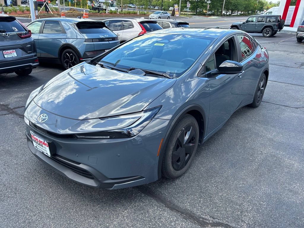 Used 2024 Toyota Prius LE FWD image 3