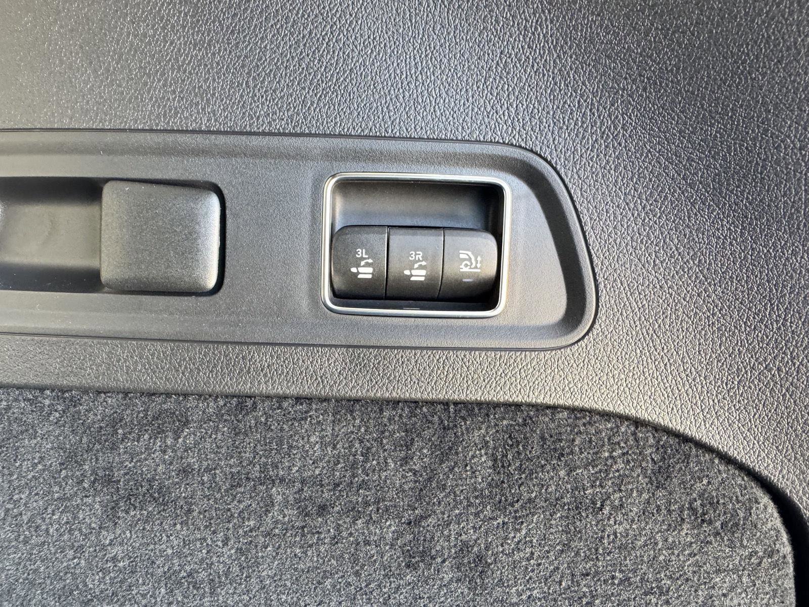 Certified 2026 Mercedes-Benz GLS 450 4MATIC image 27