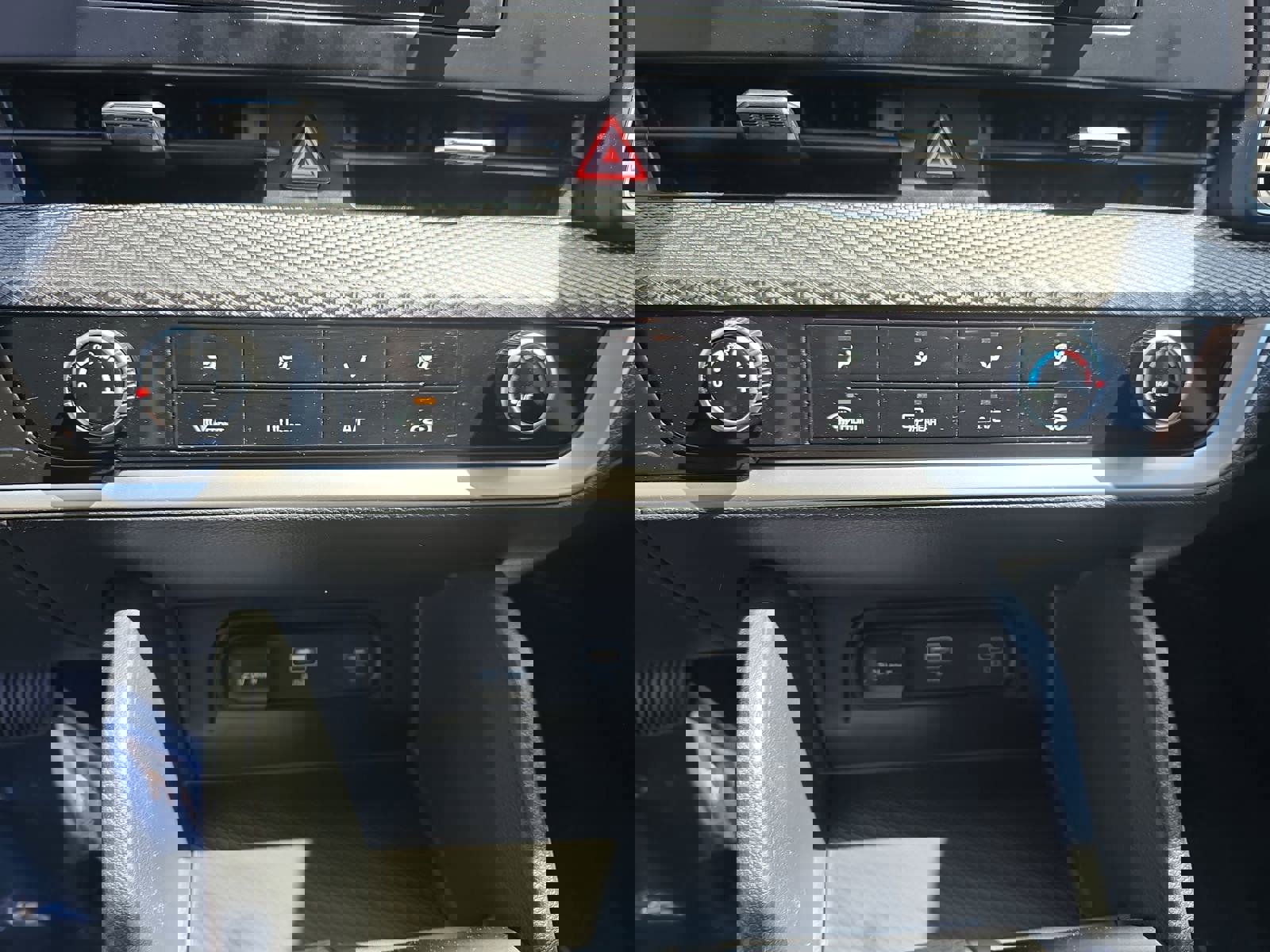 Used 2025 Kia Sportage LX image 21