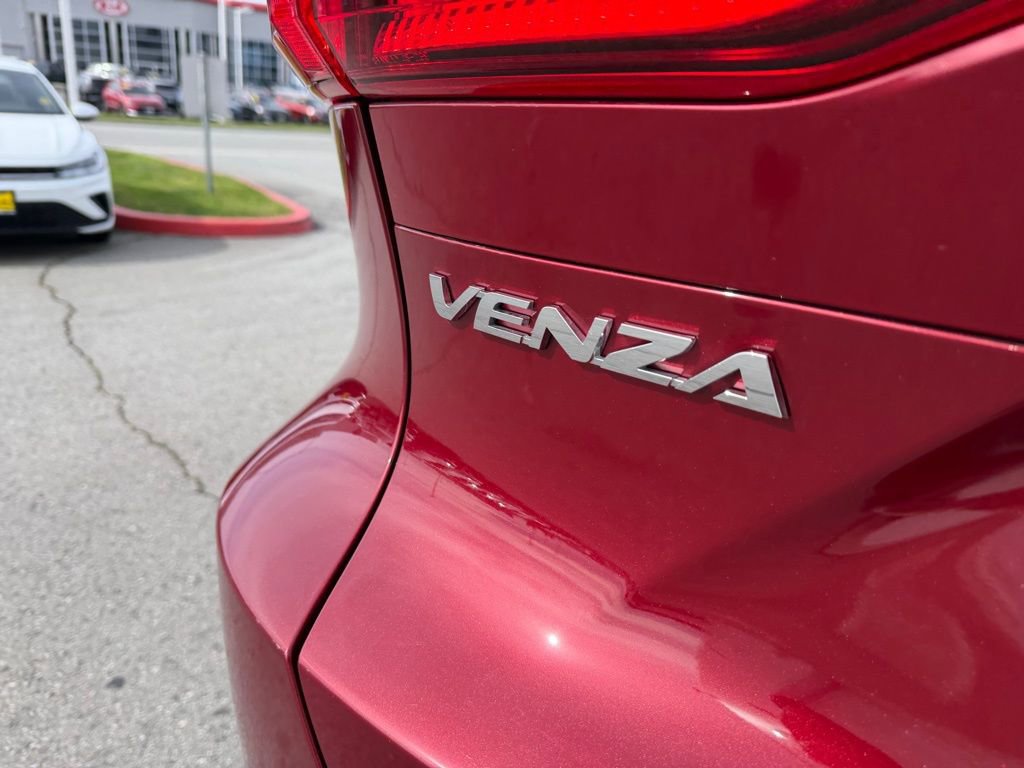 Used 2021 Toyota Venza Limited w/ Carpet Mat Package (TMS) image 13