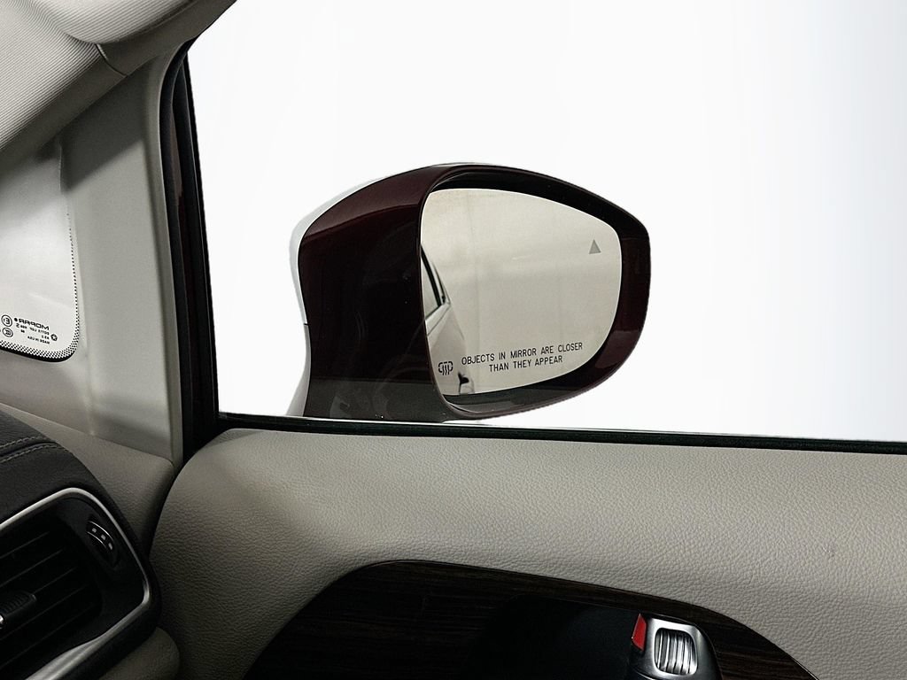 Used 2022 Chrysler Pacifica Limited FWD image 25