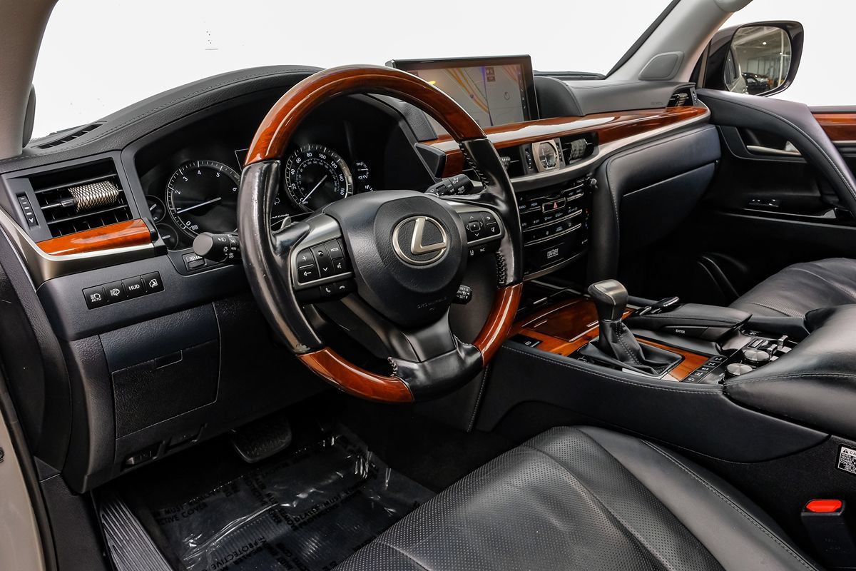 Used 2019 Lexus LX 570 4WD w/ Luxury Package image 3