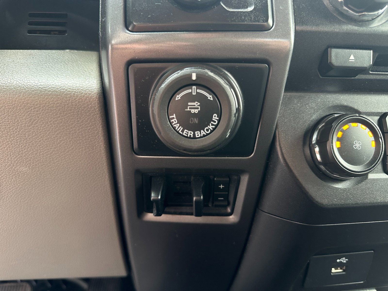 Used 2017 Ford F150 XLT w/ Trailer Tow Package image 26