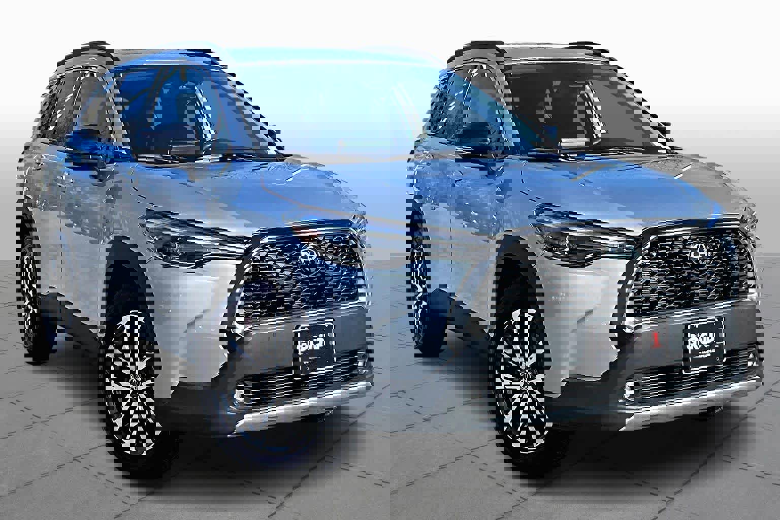 Used 2025 Toyota Corolla Cross XLE w/ Convenience Package image 3