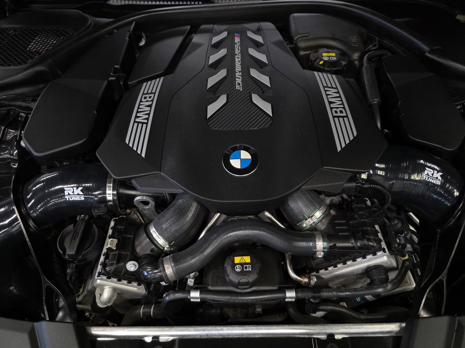 Used 2020 BMW M550i xDrive w/ Executive Package AWD/4WD image 3