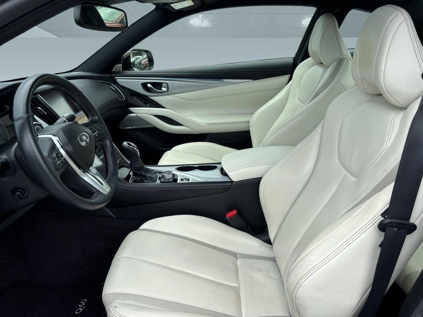 Used 2017 INFINITI Q60 Red Sport 400 RWD image 5