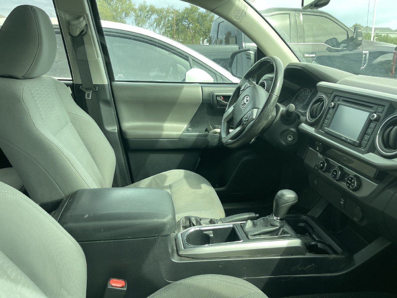 Used 2016 Toyota Tacoma SR5 w/ SR5 Appearance Package (SN) RWD image 7