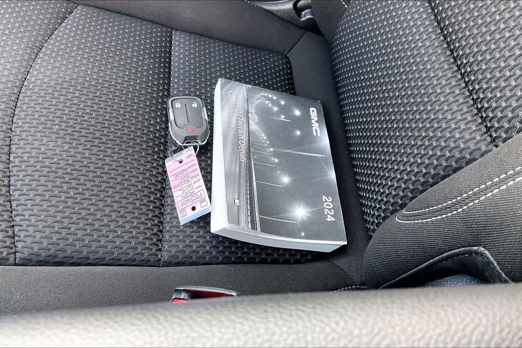 Used 2024 GMC Terrain SLE image 10