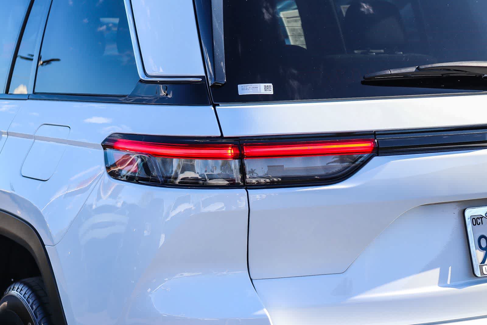 Used 2025 Jeep Grand Cherokee Laredo X RWD image 7