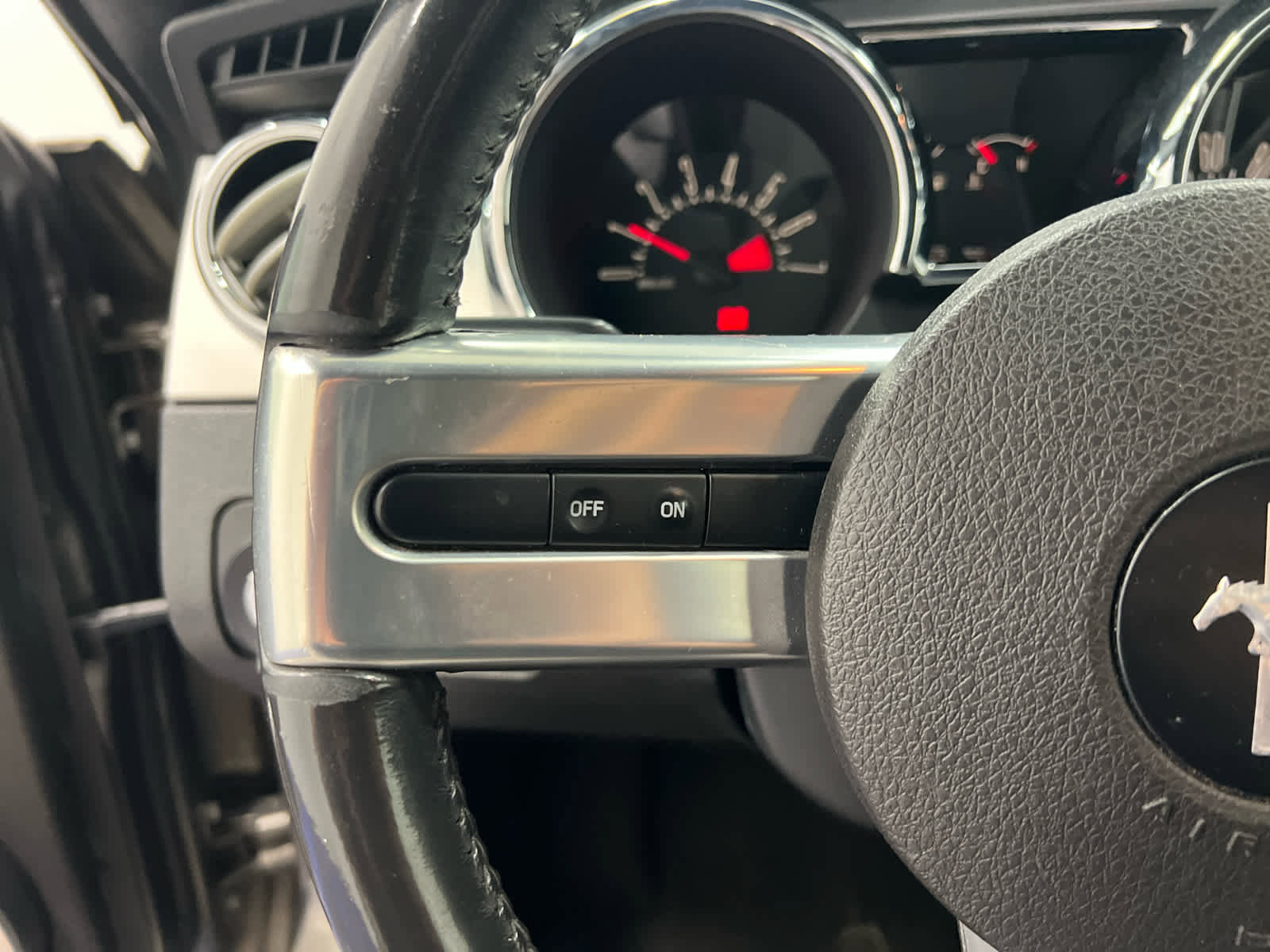 Used 2005 Ford Mustang Deluxe image 19