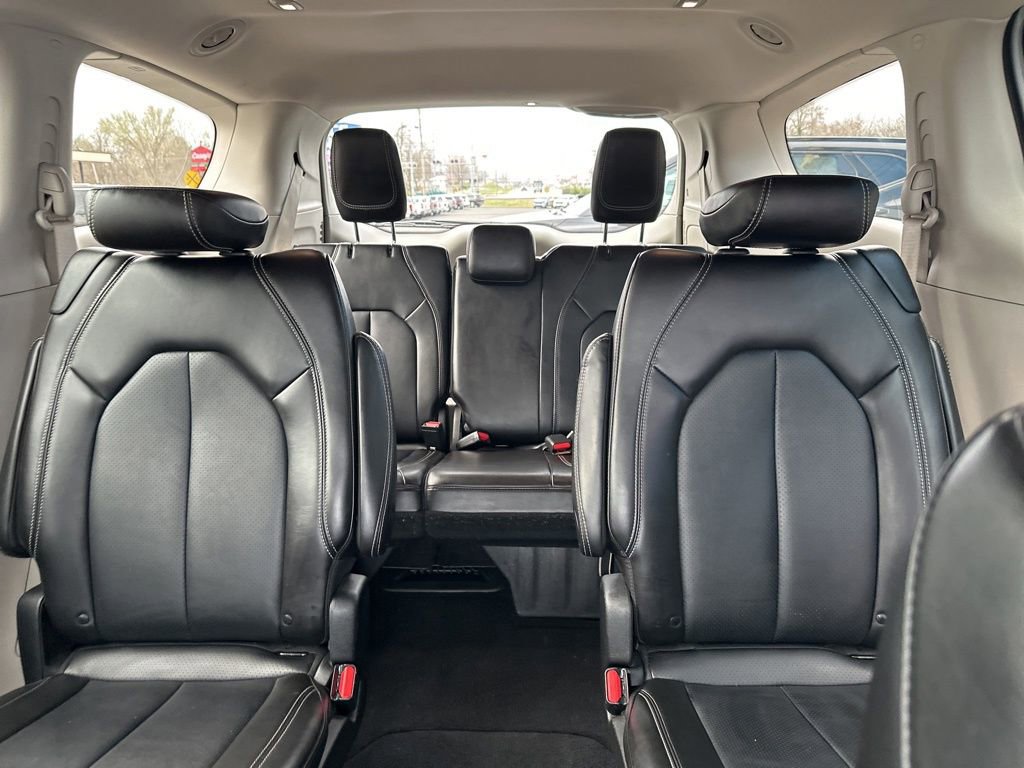 Used 2024 Chrysler Pacifica Touring-L FWD image 21