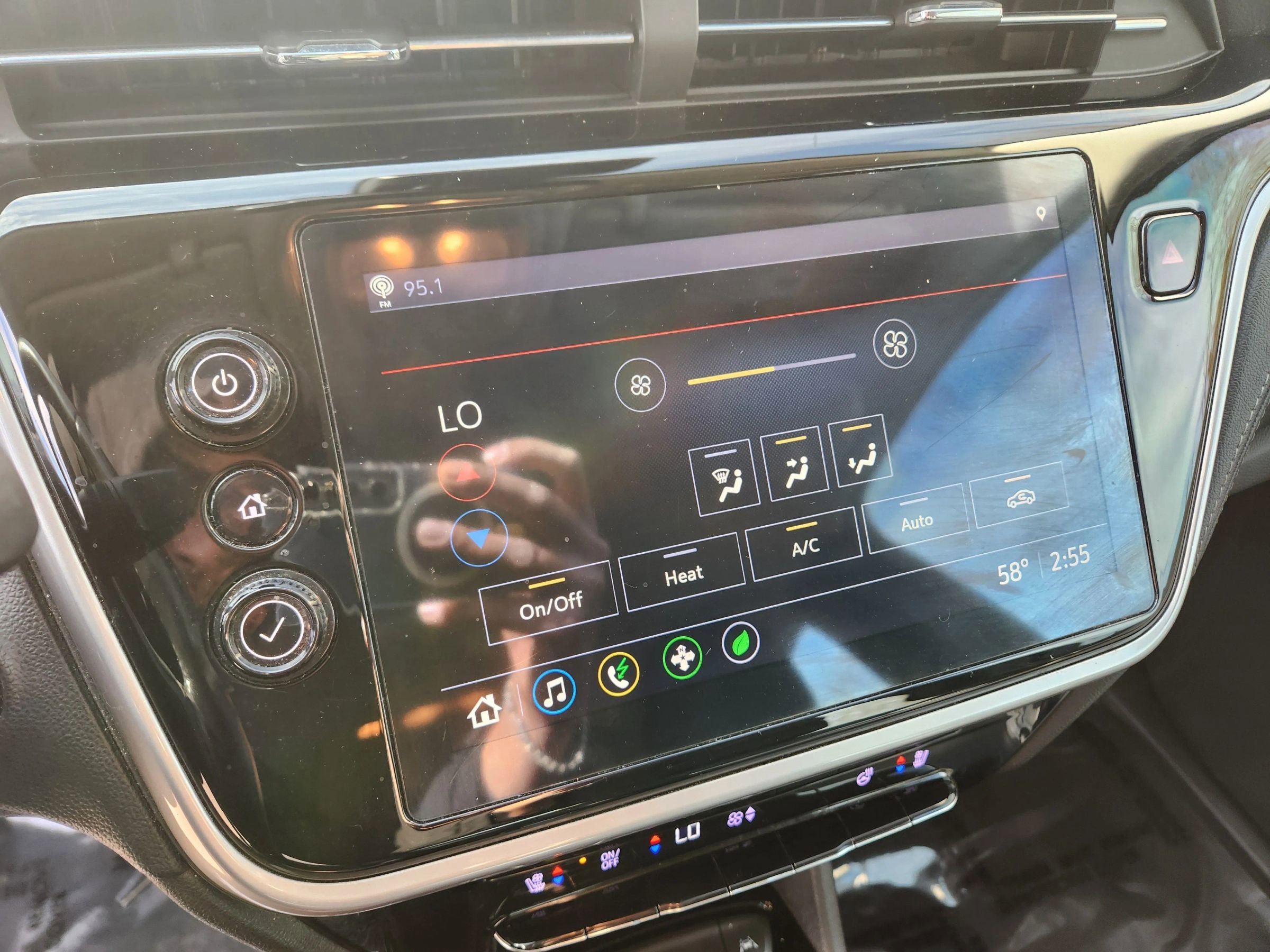 Used 2022 Chevrolet Bolt EUV LT w/ Convenience Package image 25