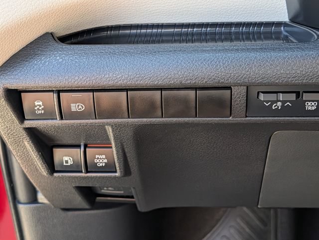 Certified 2023 Toyota Sienna XLE FWD image 22
